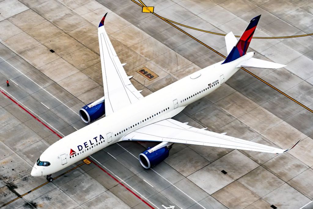 Delta Air Lines przesuwa start lotów do Rijadu: Bezpieczeństwo priorytetem