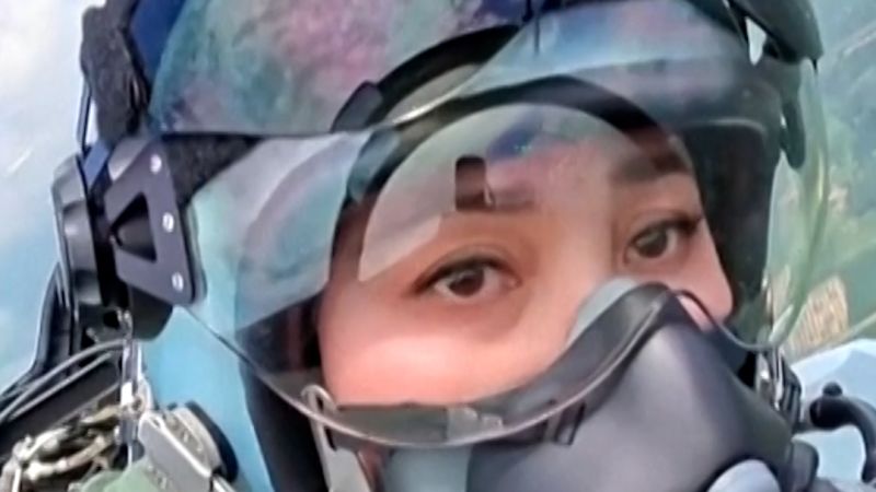 Podniebne umiejętności królowej Tajlandii: Suthida za sterami myśliwca Gripen
